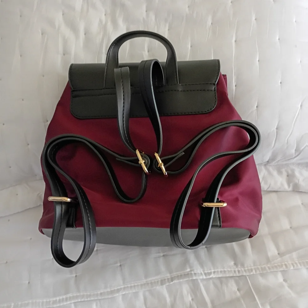 JM Collections Quilted Backpacl - Picture 2 of 9